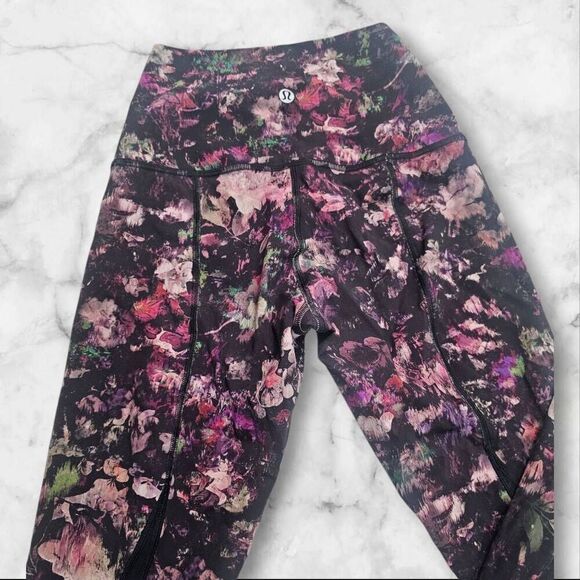 Lululemon Size 4 Floral Wunder Under Scalloped Hem - Picture 3 of 3